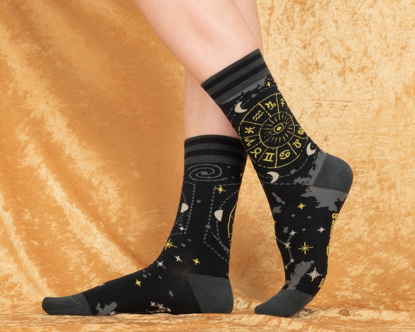 Chaussettes à motifs astrologiques