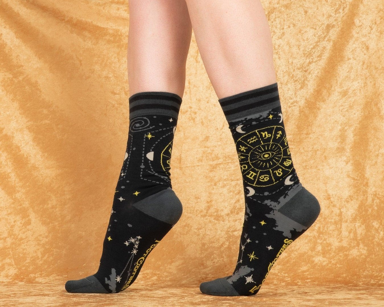 Chaussettes à motifs astrologiques