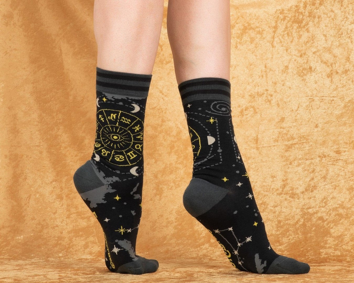 Chaussettes à motifs astrologiques