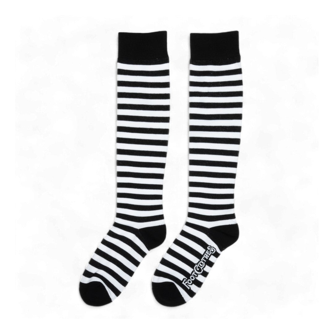 Chaussettes hautes rayées blanches et noires à mollets larges