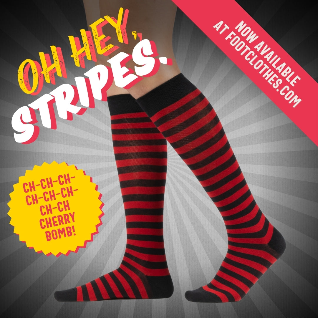 Chaussettes hautes à rayures cerise et noires