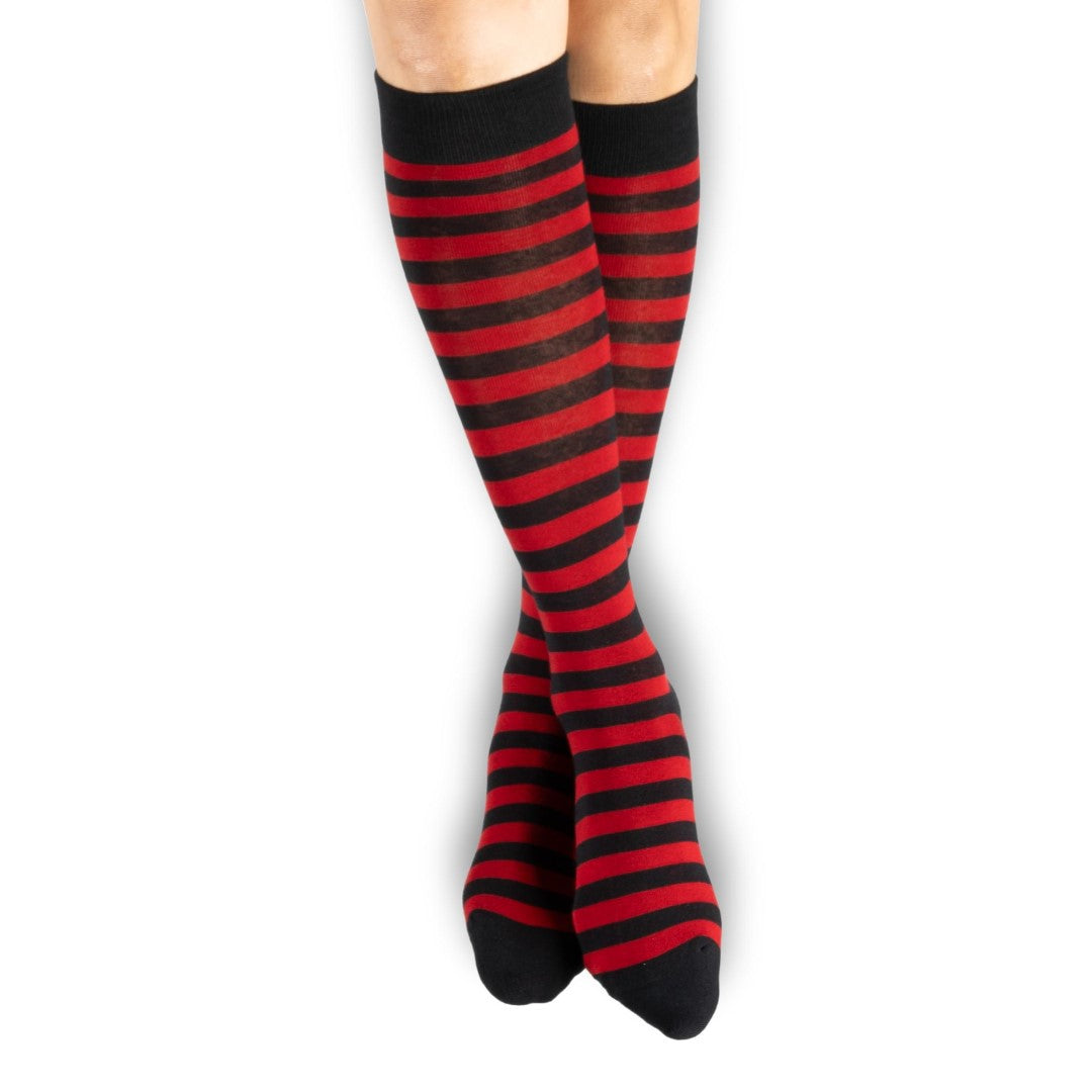 Chaussettes hautes à rayures cerise et noires