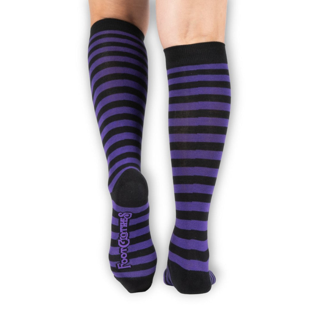 Chaussettes montantes rayées prune et noir