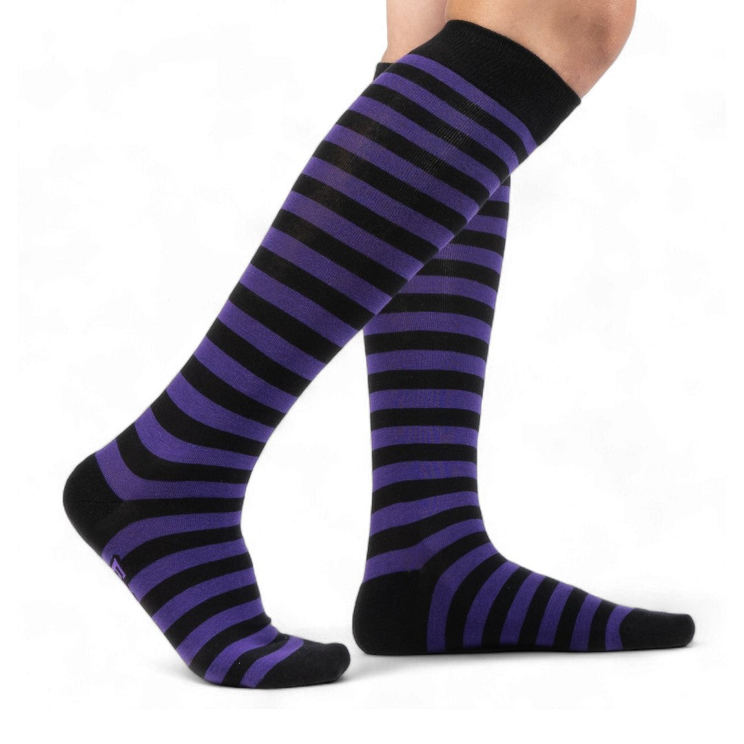 Chaussettes montantes rayées prune et noir