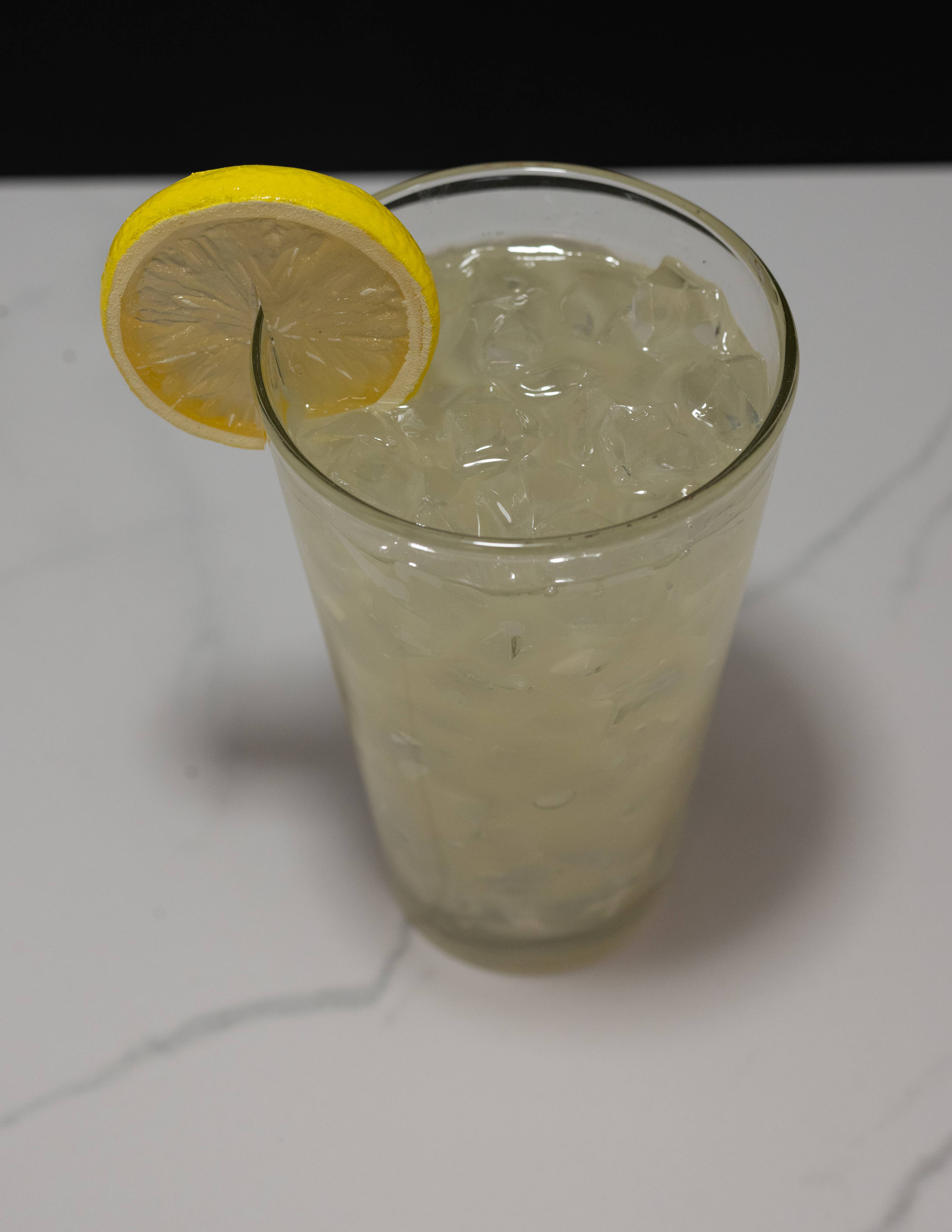 Verre à Limonade Artificiel - Objet Décoratif de Table