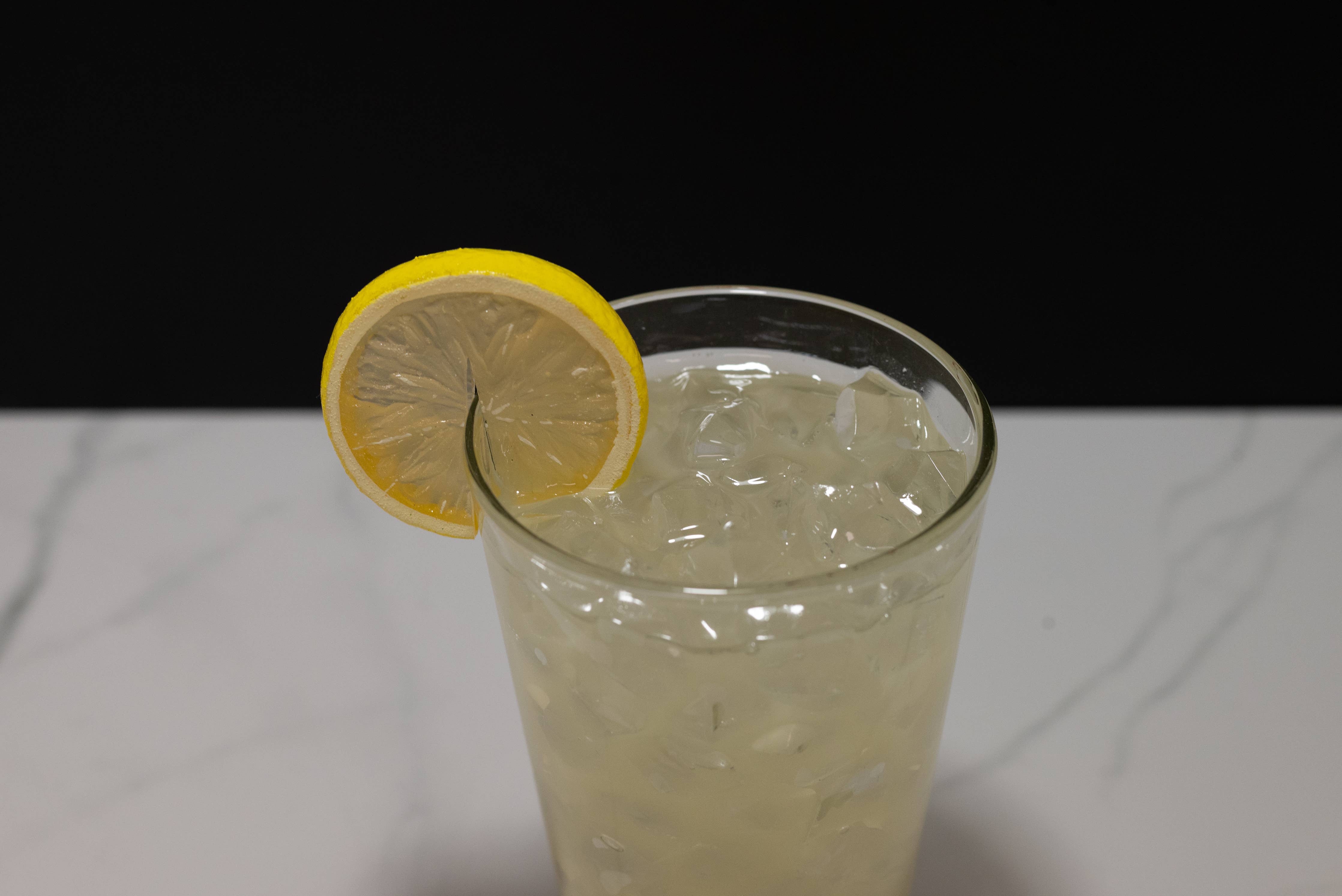 Verre à Limonade Artificiel - Objet Décoratif de Table