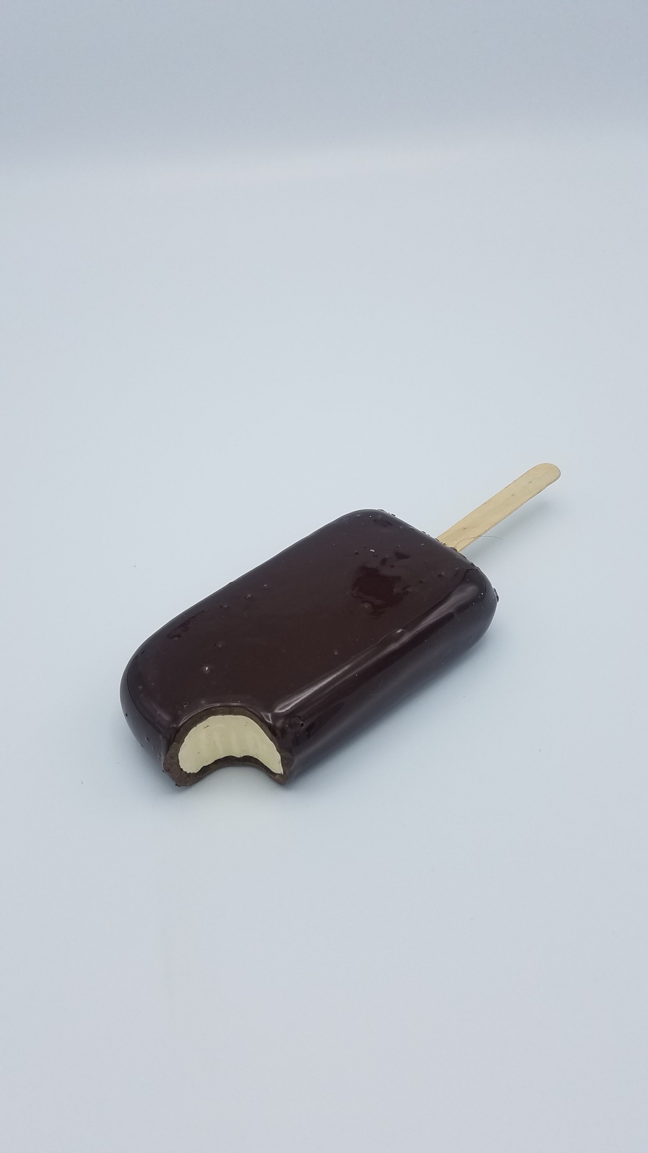 Barra de helado cubierta de chocolate