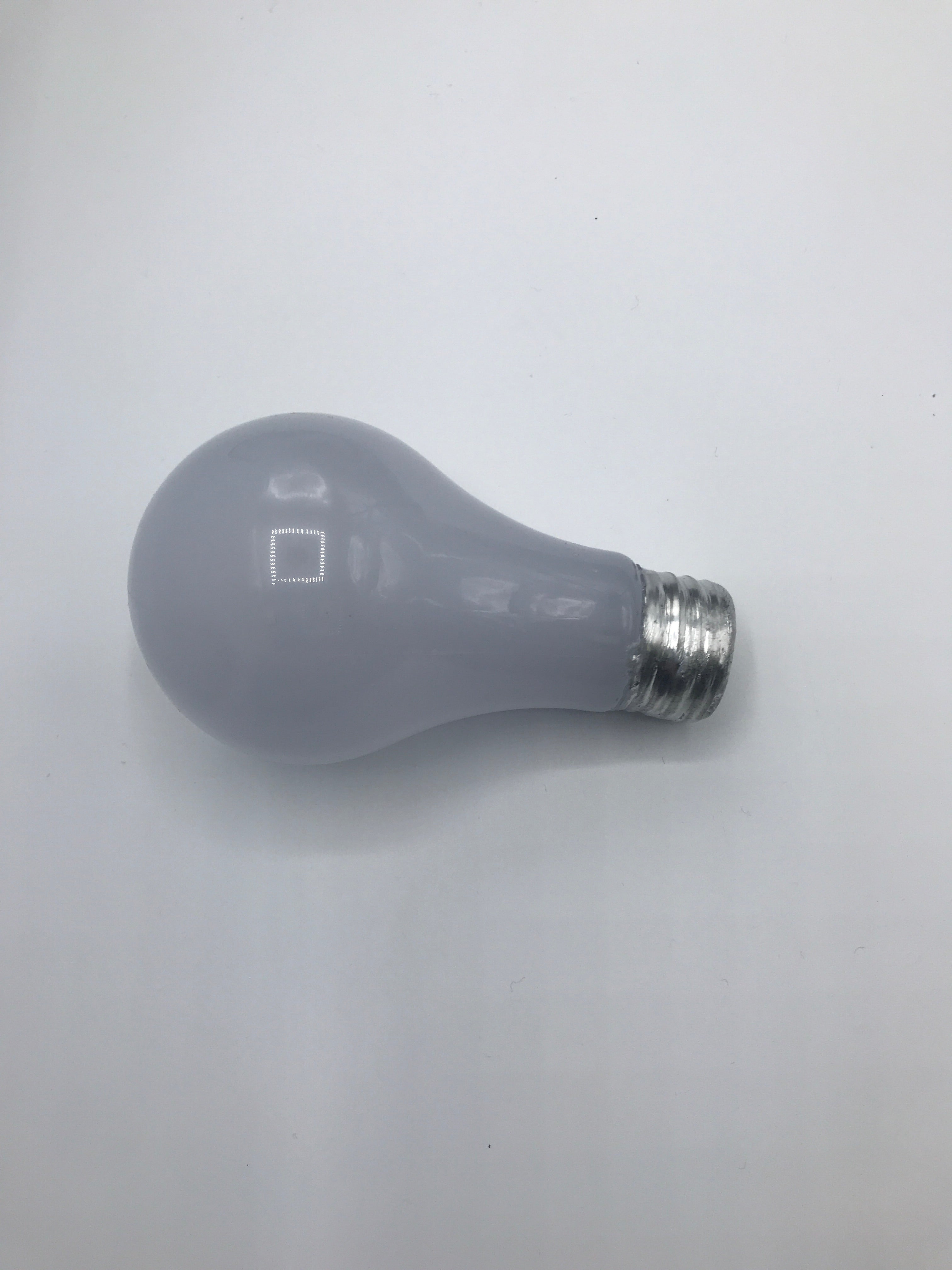 Breakaway light bulb